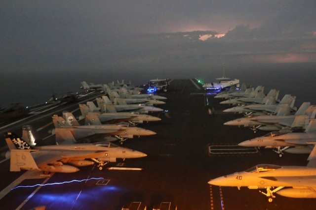 Tàu sân bay 'đắt kỷ lục' của Mỹ gặp sự cố khiến toàn bộ máy bay không thể cất cánh