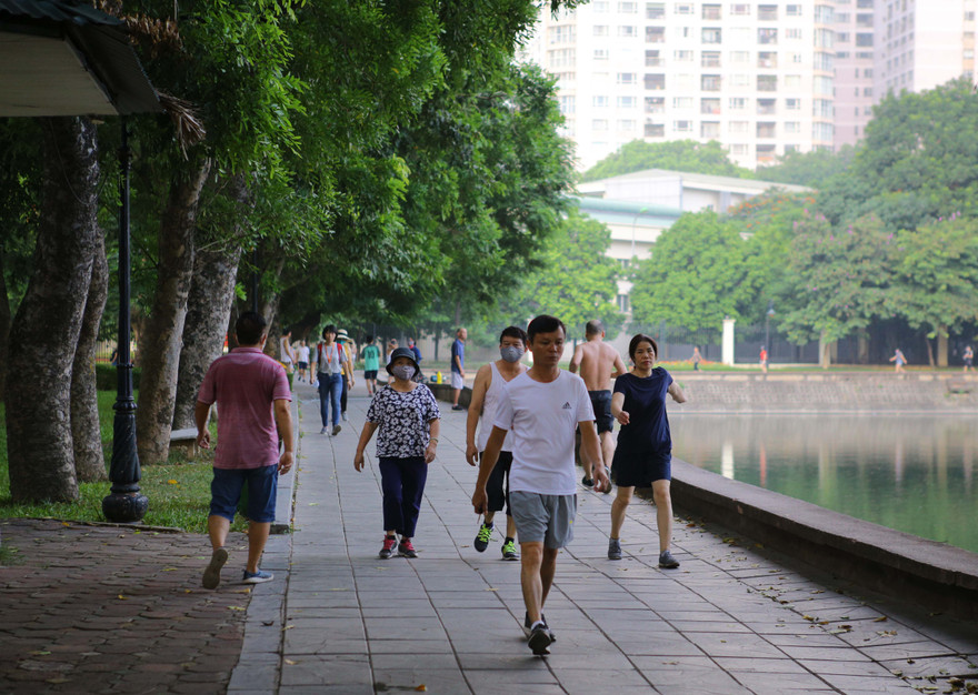 Người dân Hà Nội vẫn thờ ơ với 'lệnh' đeo khẩu trang nơi công cộng