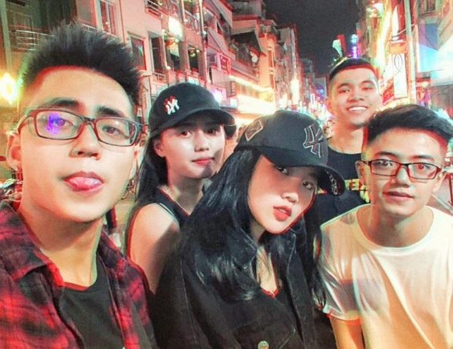 Thêm hội bạn 'cực phẩm' có em trai Sơn Tùng và hai bạn gái cầu thủ