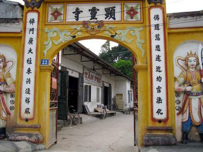 Cổng chùa Huyền Kỳ