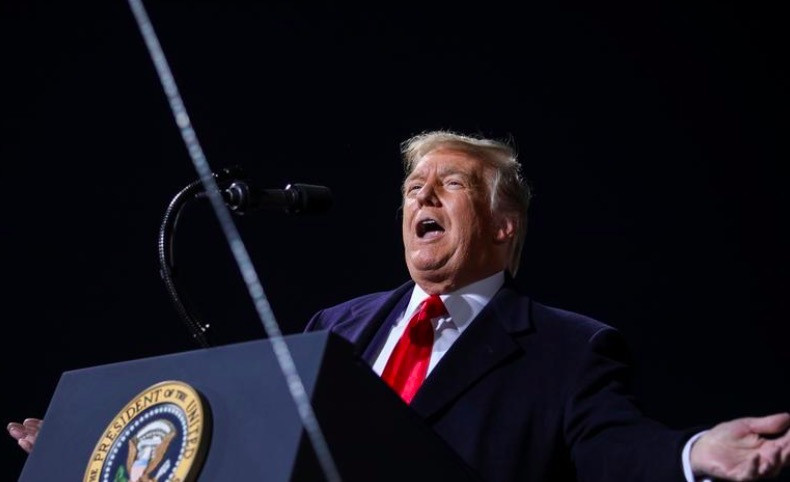 Ông Trump tổng tấn công Trung Quốc về Covid-19. Ảnh: Reuters