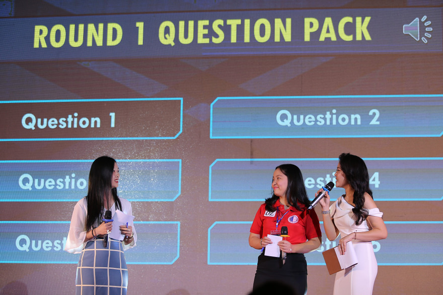 Giảng viên Luật sôi nổi tranh tài tiếng Anh