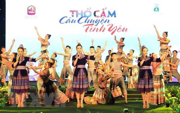 Biểu diễn nghệ thuật tại lễ khai mạc. (Ảnh: Quốc Khánh/TTXVN)