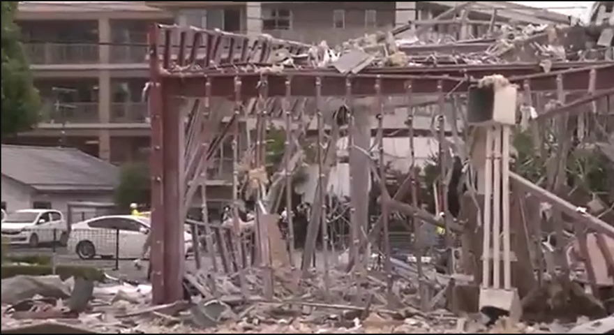 Hiện trường tan hoang của vụ nổ. Ảnh chụp màn hình