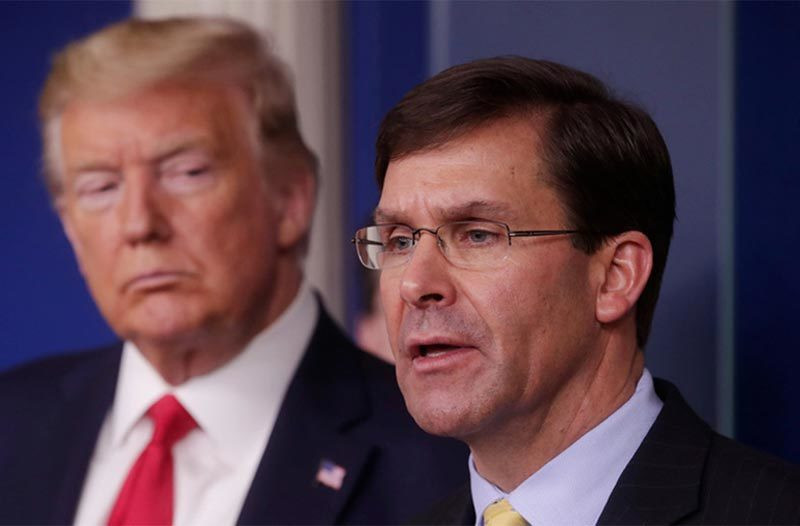 Tổng thống Mỹ Donald Trump và cựu Bộ trưởng Quốc phòng Mark Esper ở Nhà Trắng hồi tháng 3/2020. Ảnh: Reuters
