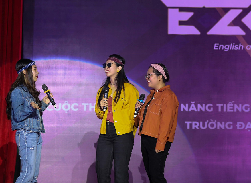 Phong cách trẻ trung năng động của các giảng viên trường Luật tại cuộc thi.