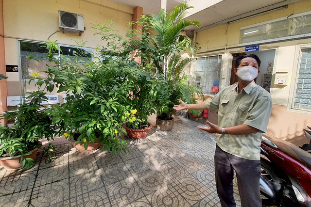 Bảo vệ trường học kể lại giây phút cứu nữ sinh lơ lửng ngoài lan can