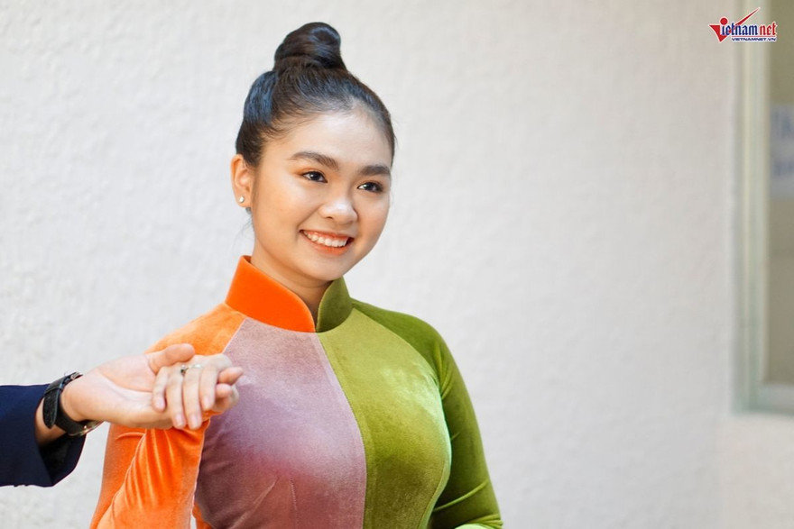 Quán quân Giọng hát Việt nhí 2014 Thiện Nhân trưởng thành và nữ tính ở tuổi 18