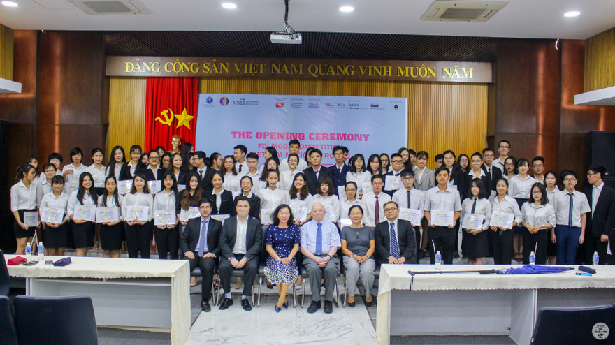 Ban giám khảo và các đội thi năm 2018