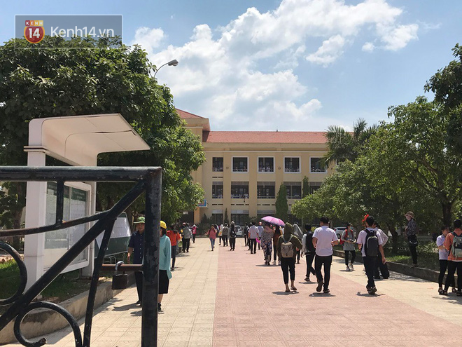 Hơn 6400 học sinh toàn tỉnh Quảng Bình đang phải làm lại bài thi môn Ngữ Văn.