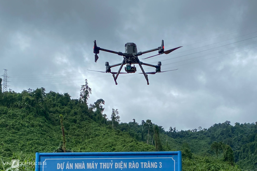 Camera quét thân nhiệt tìm nạn nhân ở Rào Trăng 3 