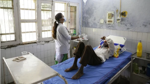 Hơn 100 người Ấn Độ tử vong vì uống rượu giả