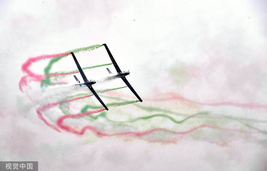 Các đội bay biểu diễn nổi tiếng thế giới xuất hiện trên bầu trời Tứ Xuyên