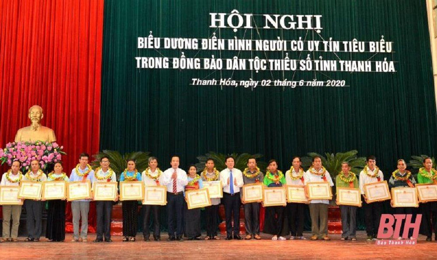 Biểu dương người có uy tín tiêu biểu trong đồng bào dân tộc thiểu số Thanh Hóa năm 2020 ( Ảnh Báo Thanh Hóa)