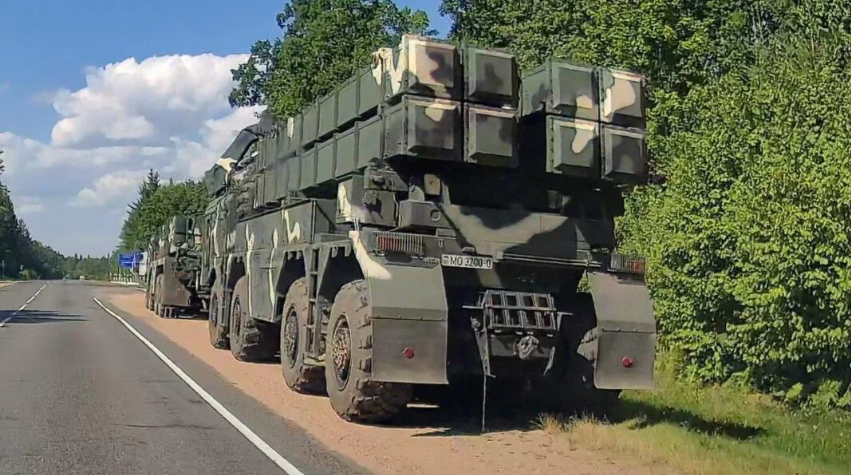 Hệ thống tên lửa phóng nhiều lần (MLRS) Polonez.