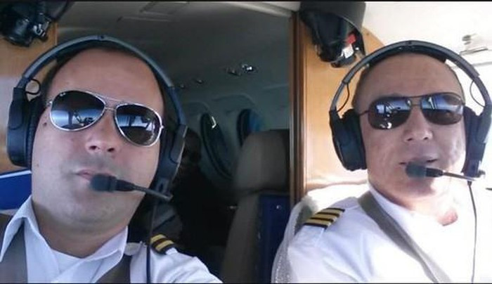 Cơ phó Matheus Pasquotti (trái) và cơ trưởng Benedito Fernando Ricci. Ảnh: The Rio Times