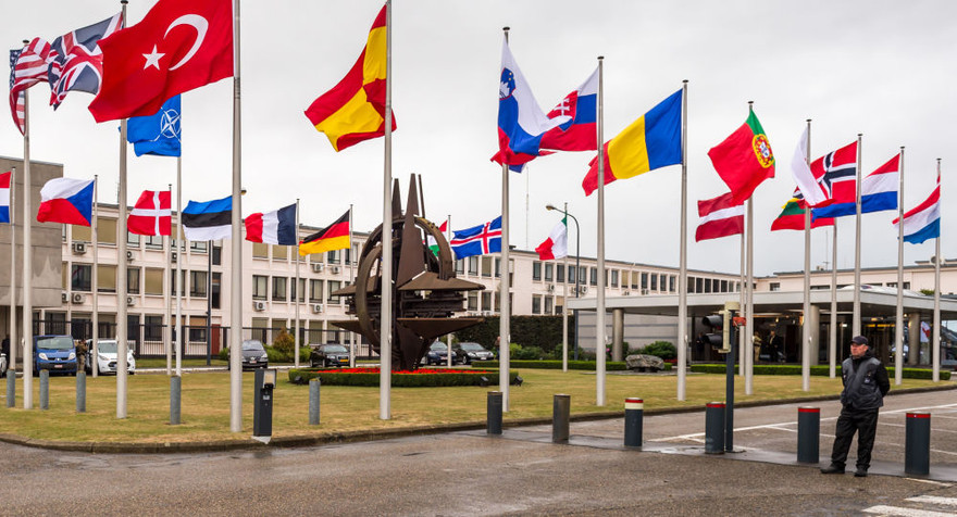 Tổng thống Pháp cảnh báo NATO tê liệt vì quá phụ thuộc Mỹ. Ảnh: AP