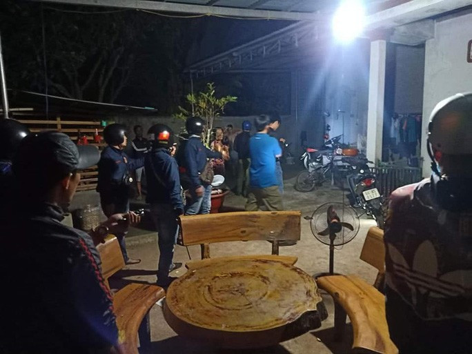 Nhóm cướp dùng hung khí chống trả, cố thủ trong 'sào huyệt' khi bị bao vây