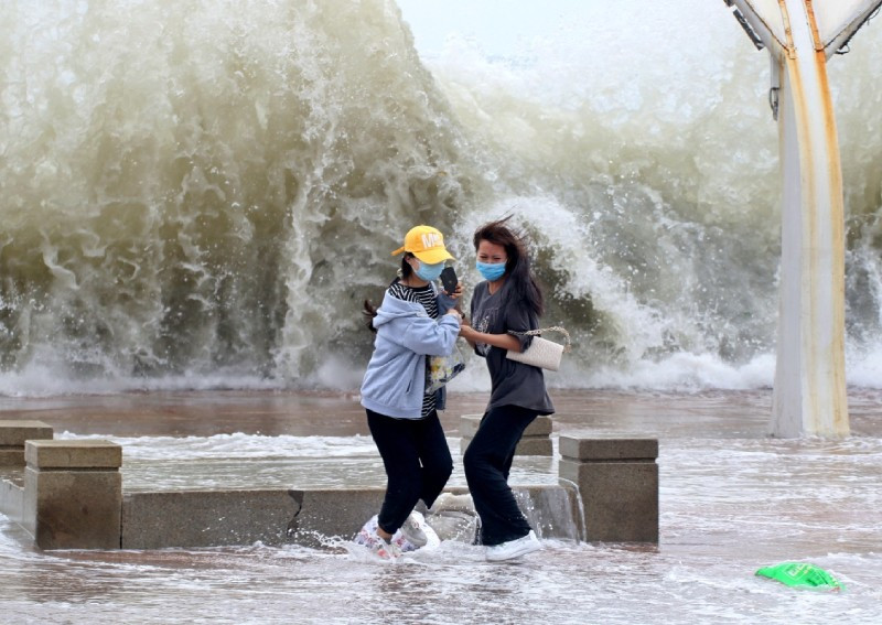 Mưa lũ kinh hoàng tàn phá Trung Quốc