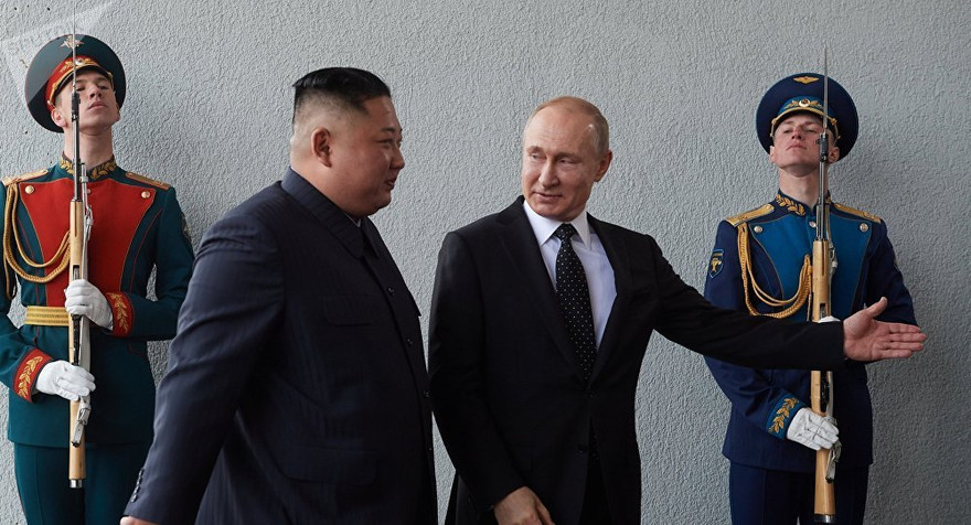 Nhà lãnh đạo Kim Jong Un gặp Tổng thống Nga Vladimir Putin tại Vladivostok, Nga. Ảnh: Sputnik