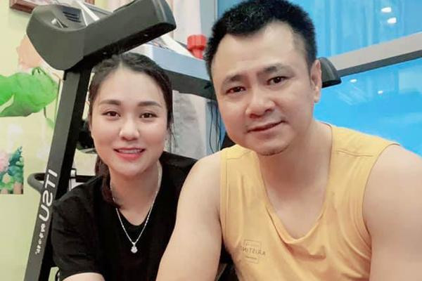 Vợ kém 12 tuổi của NSND Tự Long trẻ trung vì chăm thể dục