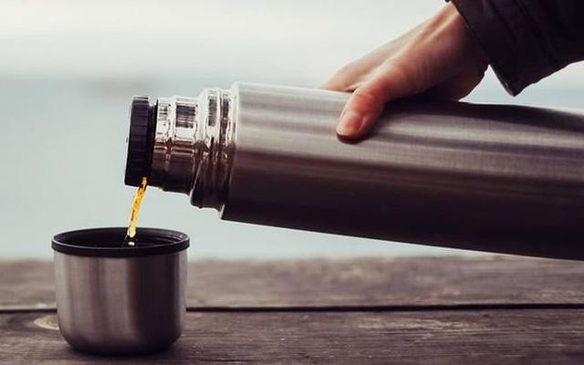 Những lưu ý cần nhớ khi sử dụng bình giữ nhiệt để tránh ngộ độc, thậm chí 'rước ung thư'