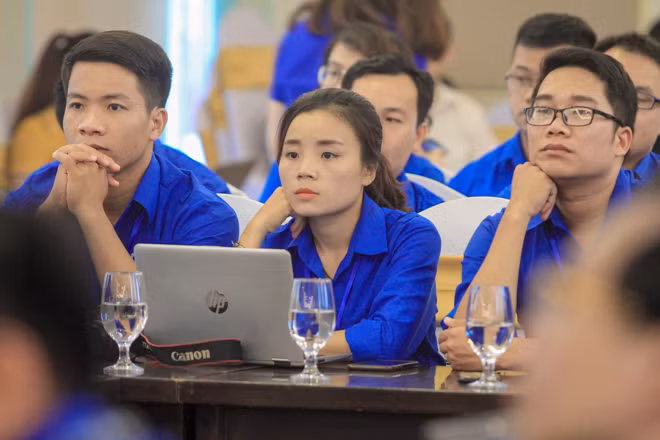 Đảng viên trẻ còn nhiều khó khăn trong quá trình thực hiện Di chúc Chủ tịch Hồ Chí Minh gắn với việc rèn luyện tính trách nhiệm, nói đi đôi với làm. Ảnh: Duy Phạm