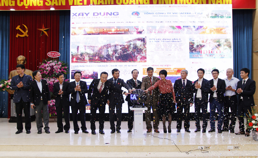 Nhấn nút ra mắt giao diện mới và phiên bản tiếng Anh.