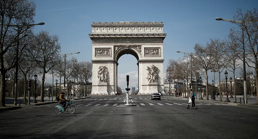 Sơ tán khẩn quanh Khải Hoàn Môn vì cảnh báo có bom