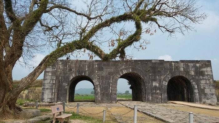 Thành nhà Hồ với những nét đẹp cổ kính, rêu phong. Ảnh: Báo Lao động