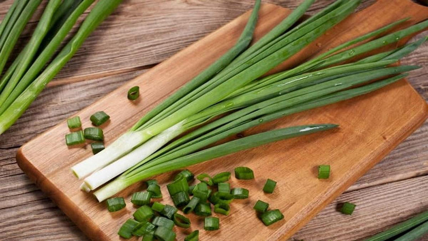 Hành lá hóa 'thuốc độc' khi kết hợp với một số thực phẩm, chớ dại ăn chung