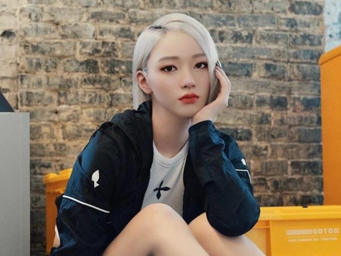 Nhan sắc hoàn mỹ của thần tượng ảo Ayayi, người nổi tiếng thi nhau chụp ảnh cùng