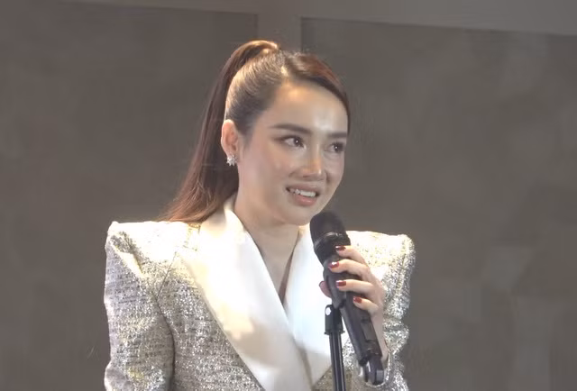 Nhã Phương bật khóc nhắc lại chuyện trầm cảm sau sinh