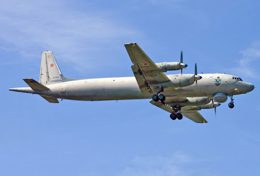 Máy bay chống ngầm IL-38 ném bom, rải ngư lôi trên Thái Bình Dương