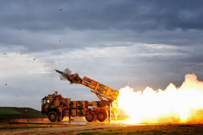 Phòng không Thổ Nhĩ Kỳ khai hỏa. Ảnh: South Front