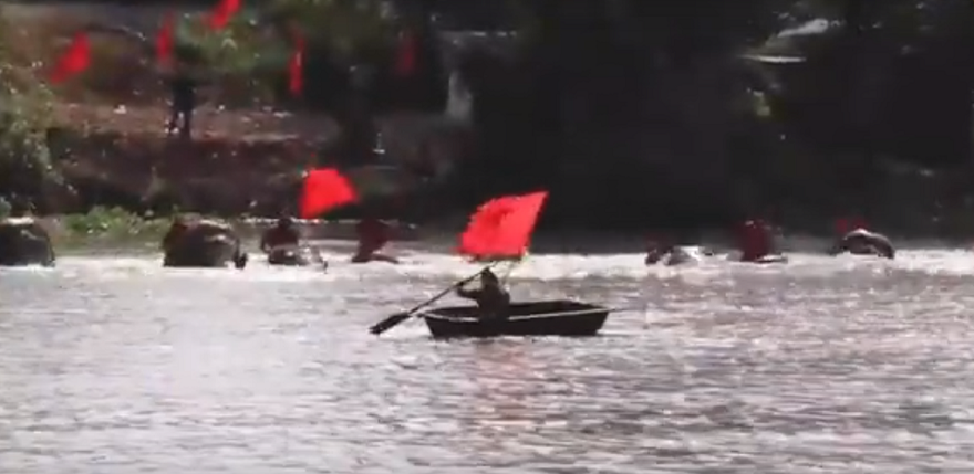 Độc đáo màn đua voi lội nước băng sông ở Thái Lan