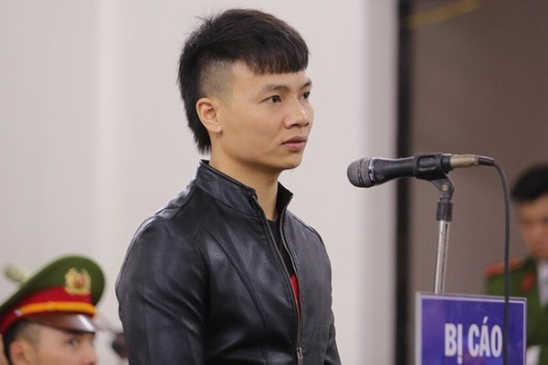 Ngô Bá Khá trước tòa 