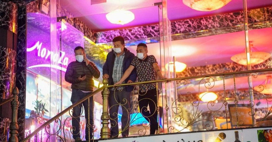 Sau khoảng 3 ngày bị giữ tại nhà hàng Monza, rạng sáng 11/12, 126 người đã được đưa ra ngoài.