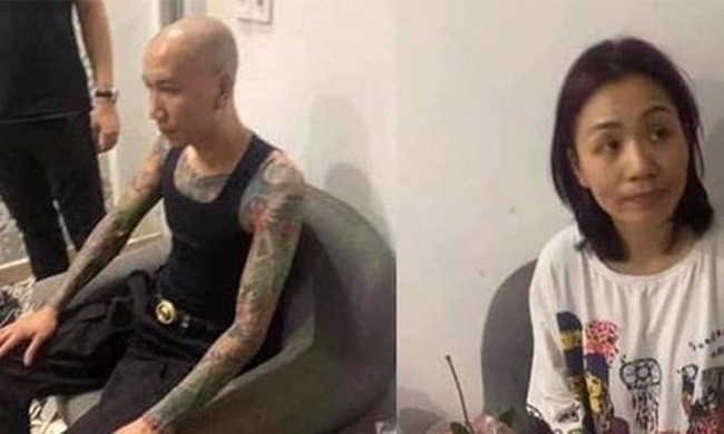 Vợ chồng "giang hồ mạng" Phú Lê lúc mới bị tạm giữ - Ảnh: Facebook