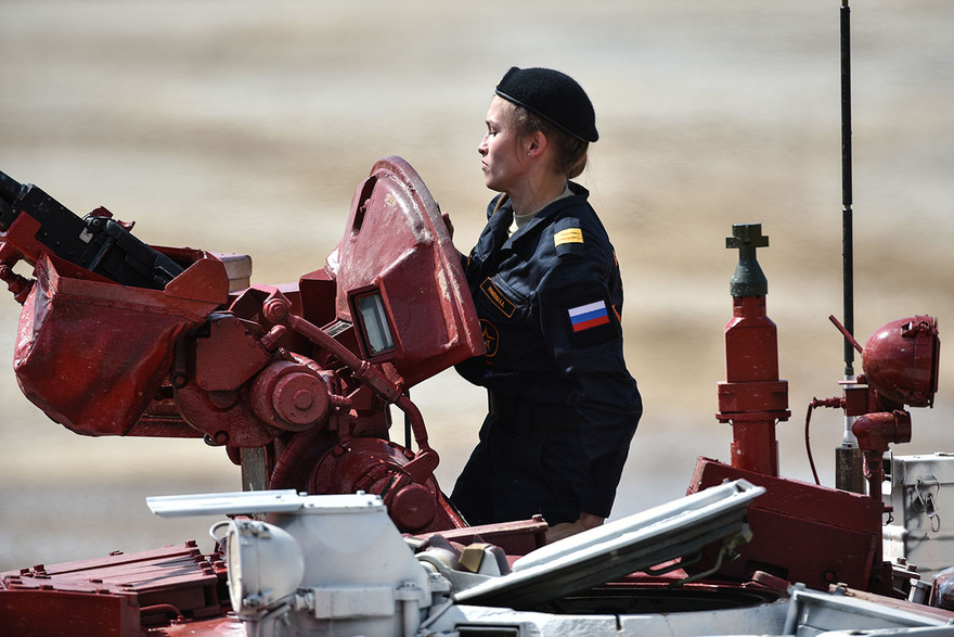 Màn đua xe tăng của các ‘bóng hồng’ tại ARMY Games 2019. Ảnh: Zvezda