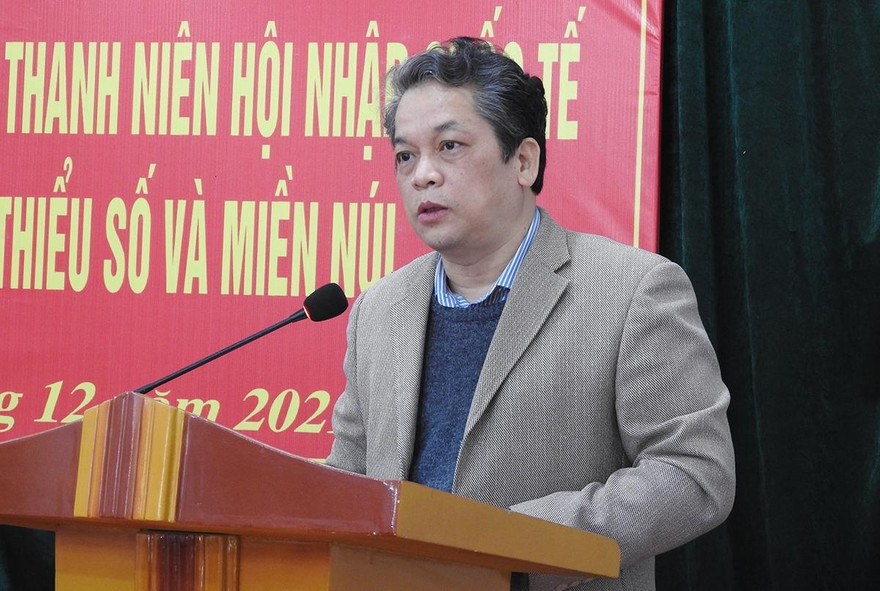 Phó Vụ trưởng vụ Tổ chức cán bộ UBDT Phạm Thúc Thủy phát biểu khai mạc Lớp bồi dưỡng