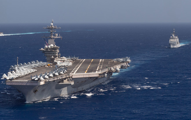 Tàu sân bay USS Theodore Roosevelt cùng tuần dương hạm USS Bunker Hill trên Thái Bình Dương. Ảnh: HẢI QUÂN MỸ