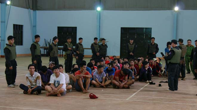 Các đối tượng đánh bạc bị bắt quả tang