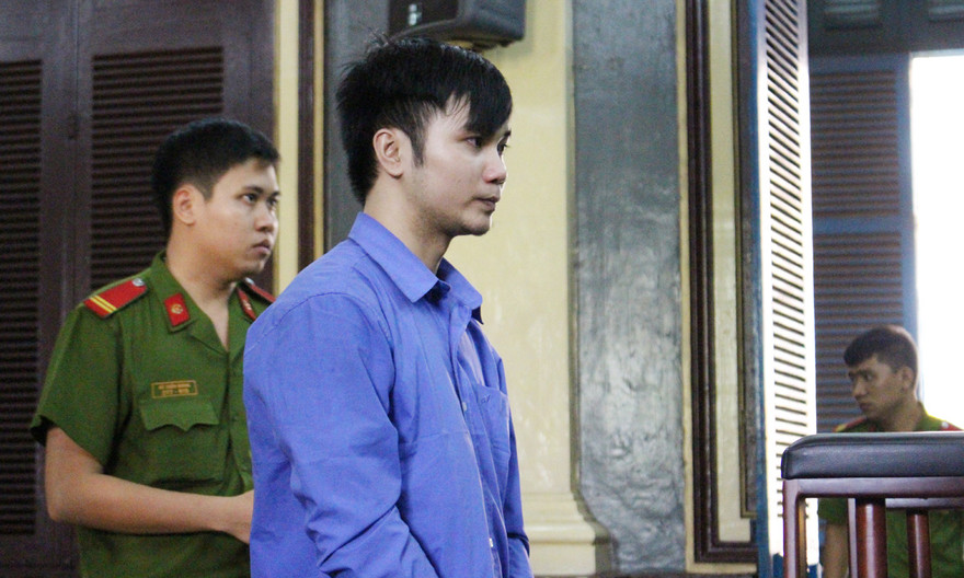 Bị cáo Bùi Đức Tài trước vành móng ngựa. Ảnh: Tân Châu.