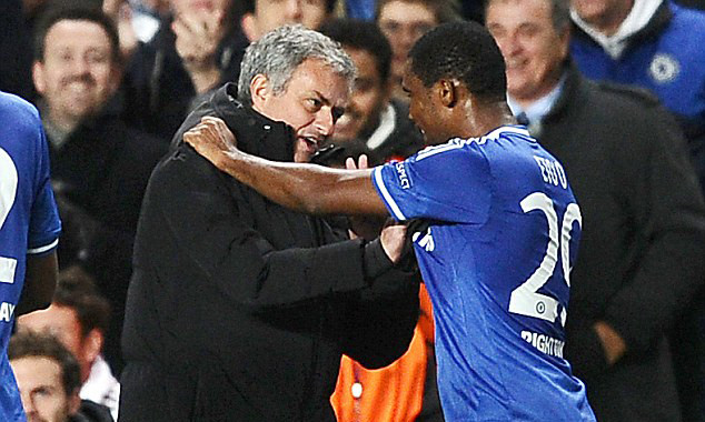 Mourinho ám chỉ Eto'o gian lận tuổi