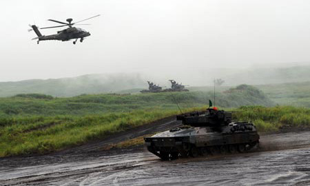 Lực lượng phòng vệ Nhật trong một cuộc tập trận ở Gotemba tháng 8/2013.