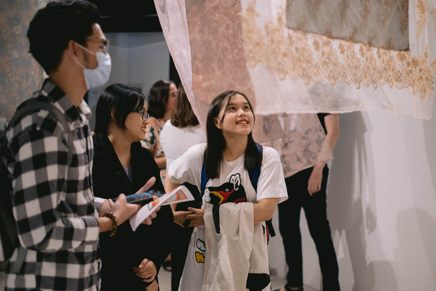 Các bạn trẻ Đà Nẵng cảm nhận với "Úm ba la xì bùa" - ảnh O.S