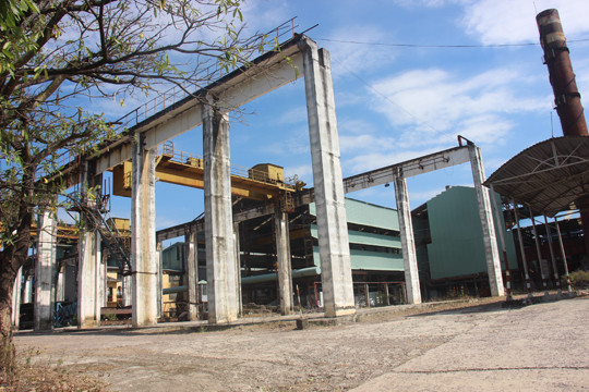 Từ tháng 9/2018 đến nay Công ty CP Đường Bình Định đã ngưng hoạt động, nhà xưởng chỏng chơ. Ảnh: Tr.Định