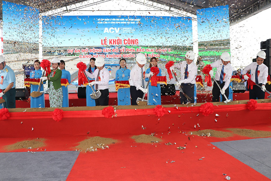 Khởi công dự án mở rộng sân đỗ máy bay tại Cảng HKQT Đà Nẵng - ảnh S.N 