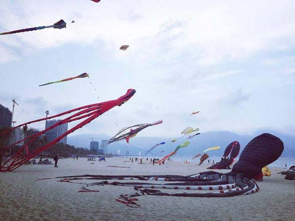 Cả đại dương 'tung bay' trên những cánh diều trước biển Đông Đà Nẵng 